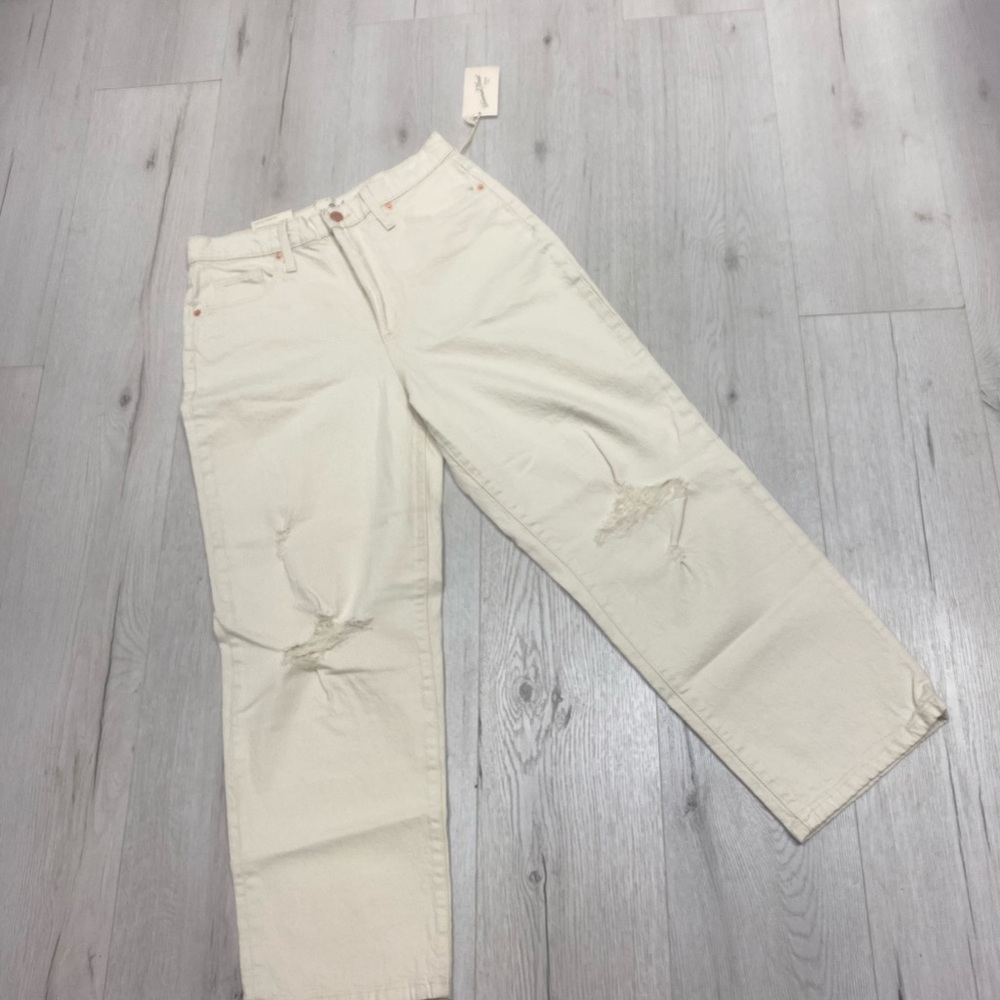 Universal Thread Off-White Distressed Boyfriend Jeans